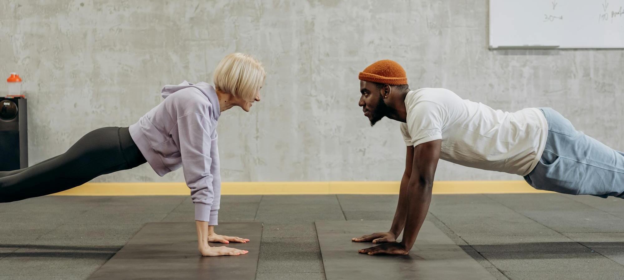 Enfant souriant – garde bienveillante